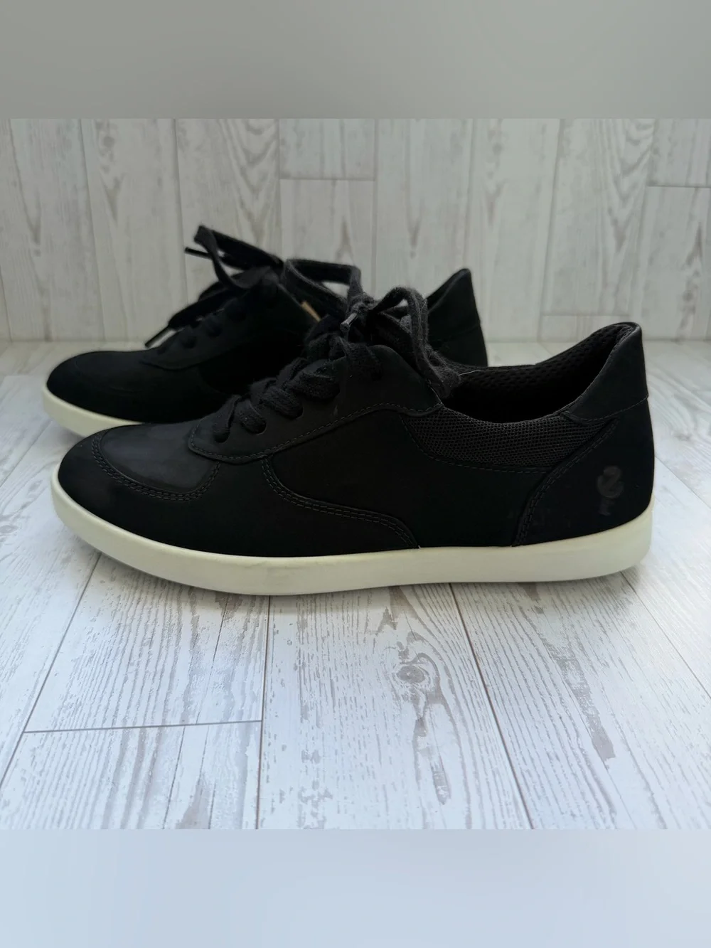 ECCO Soft Leather Low Top Sneakers Black Shoes | Women's 36 / 5-5.5